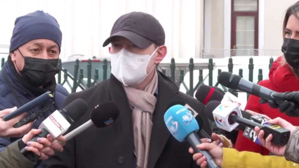 Premierul Florin Cîţu a renunţat la maşină: Drumul până la Palatul Victoria e unul foarte scurt