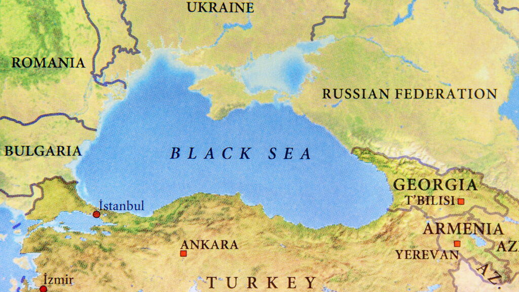 Poluare în Marea Neagră. Ce riscuri există pentru România după deversarea de petrol rusesc