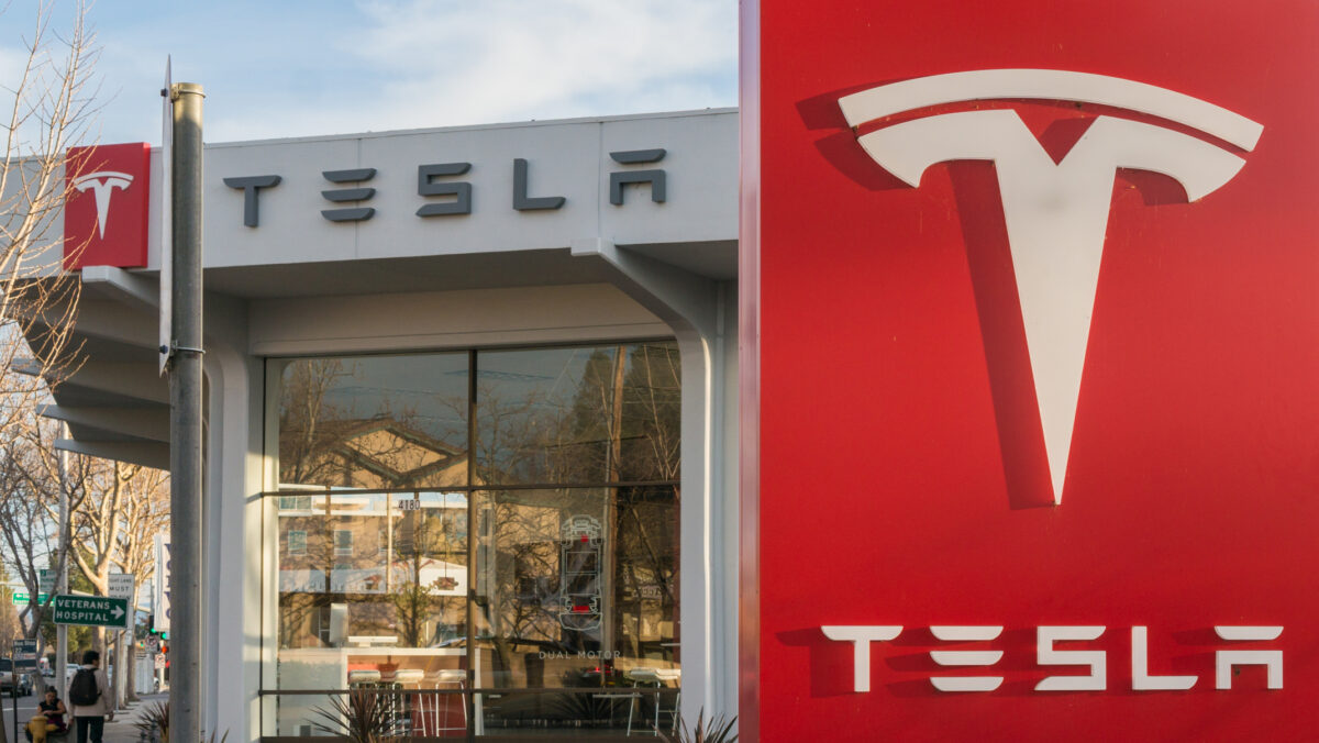 Acţiunile Tesla au scăzut, luni, cu până la 7%. Probleme pentru Elon Musk
