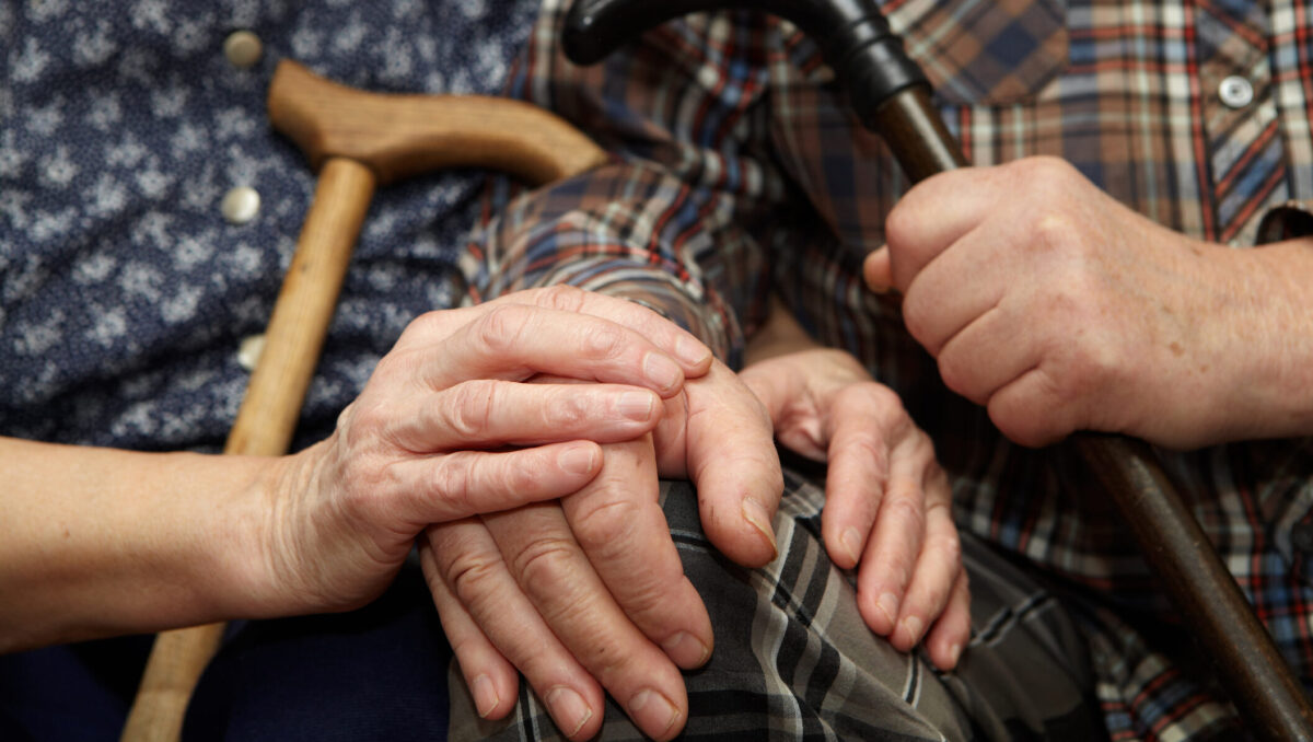 Escrocheria care lasă pensionarii fără banii de pensie. Și-au pierdut economiile în câteva secunde
