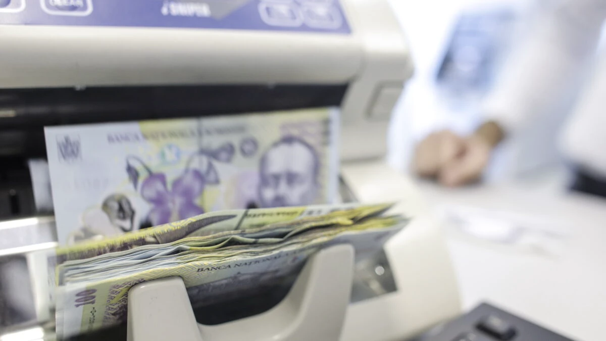 Statul vrea banii românilor care au card și cont la bancă. Se aplică de astăzi, 10 martie